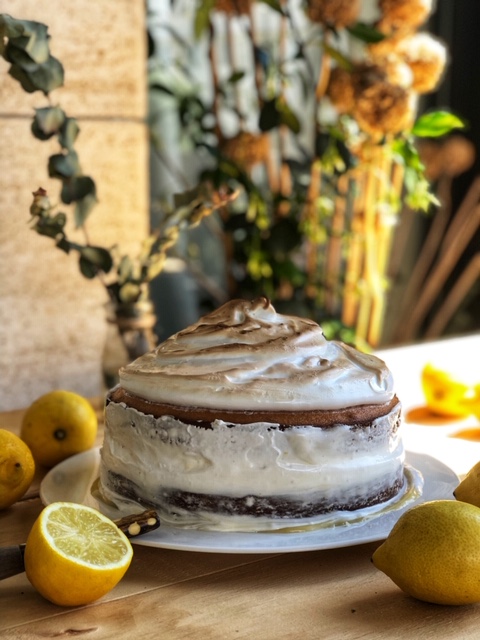 tarta sorpresa de cumpleaños de limón y merengue